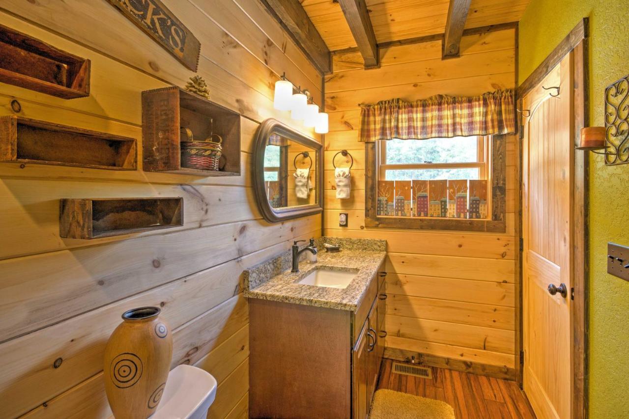 Scenic Fox Ridge Cabin On 4 Acres With Hot Tub! Whittier エクステリア 写真